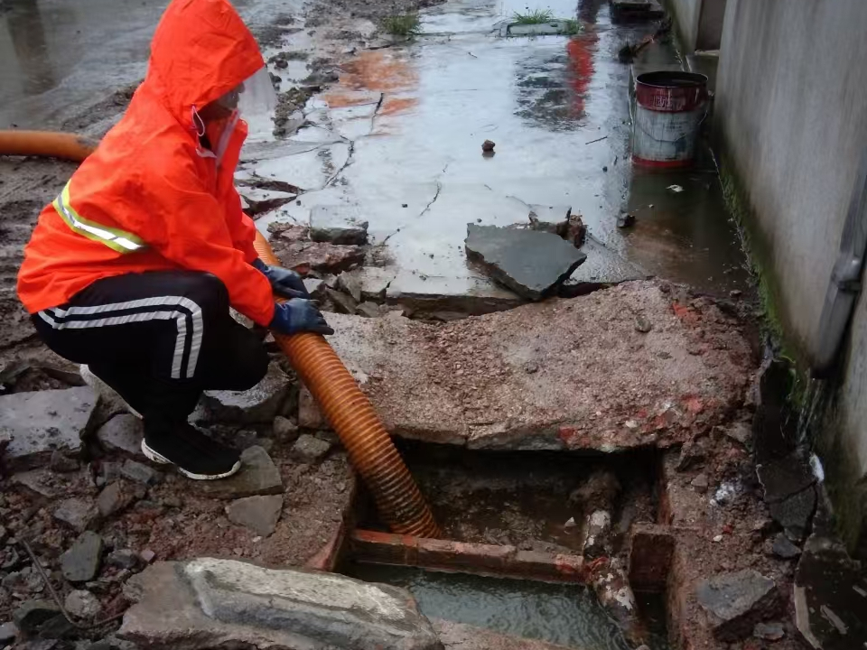 宝鸡专业清理污水池 炜誉市政以规范流程守护城市 “肠道”