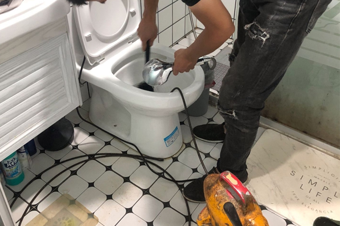 宝鸡马桶堵塞自己疏通还是找师傅？专业上门服务让你省时更省心